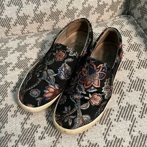 Floral brocade Naturalizer slip-ons